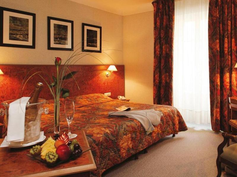 Logis Le Midland Hotell Vichy Exteriör bild