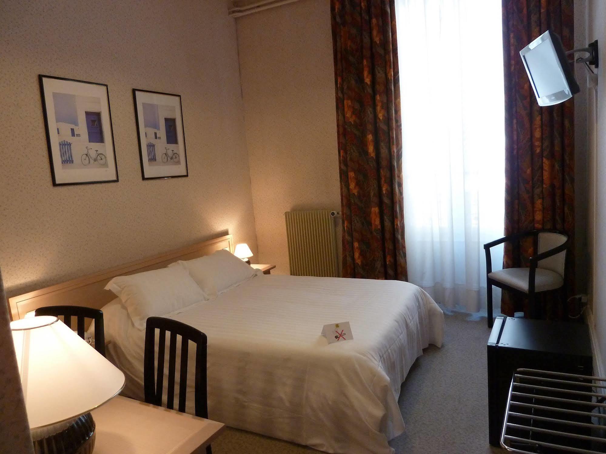Logis Le Midland Hotell Vichy Exteriör bild