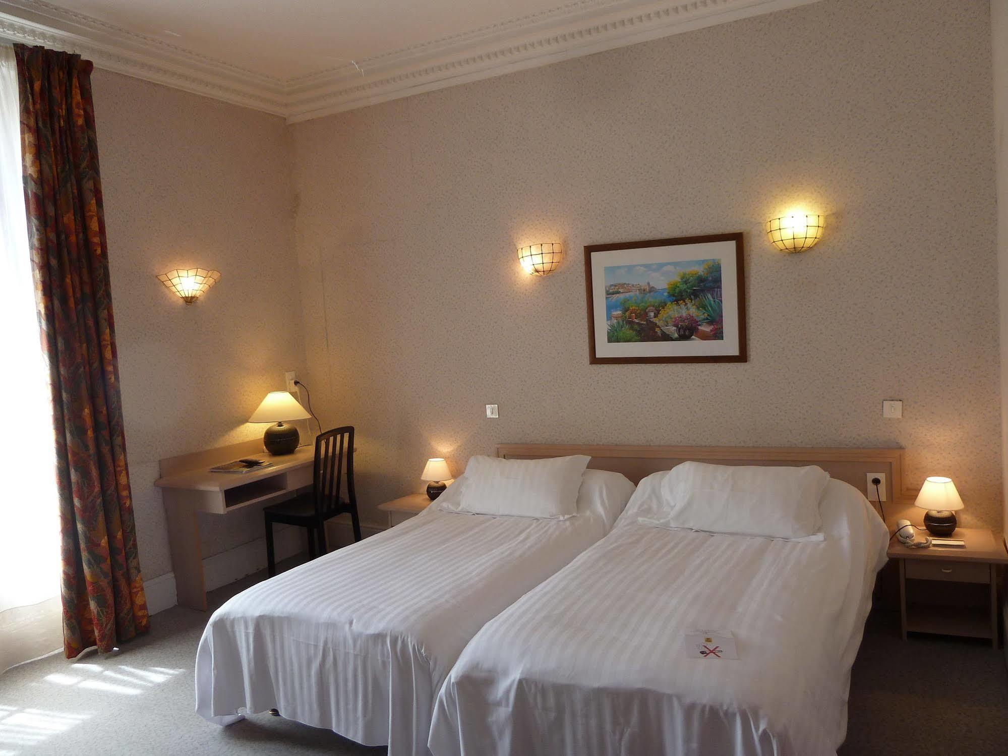 Logis Le Midland Hotell Vichy Exteriör bild